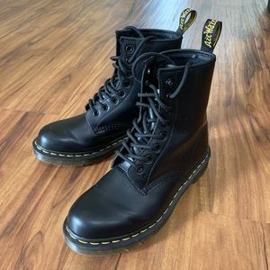 Dr Martens Modern Classics Smooth 1460 8-Eye Boots